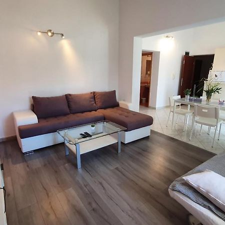 פג Apartments Miki מראה חיצוני תמונה