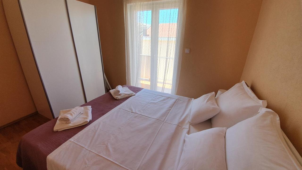 פג Apartments Miki מראה חיצוני תמונה