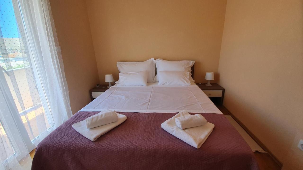 פג Apartments Miki מראה חיצוני תמונה