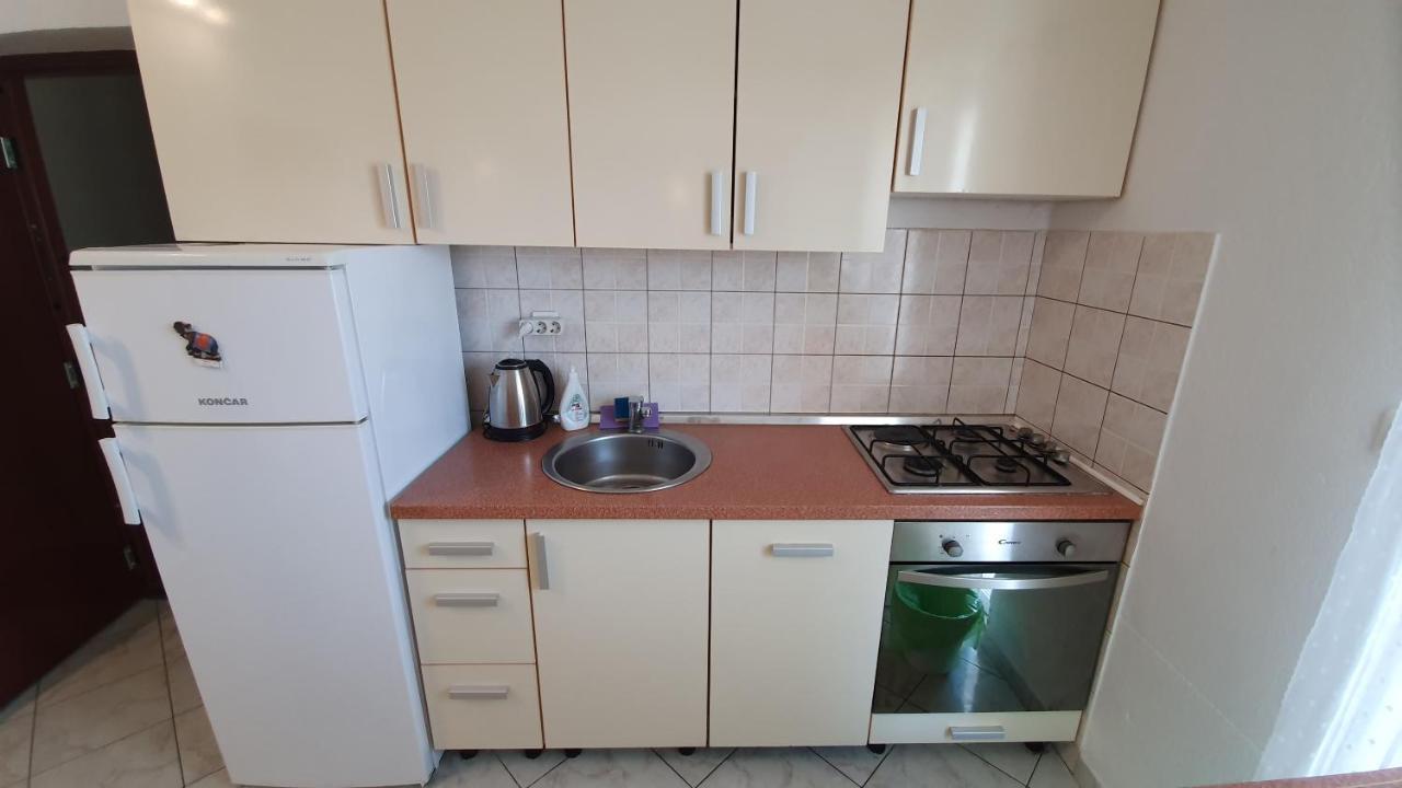 פג Apartments Miki מראה חיצוני תמונה