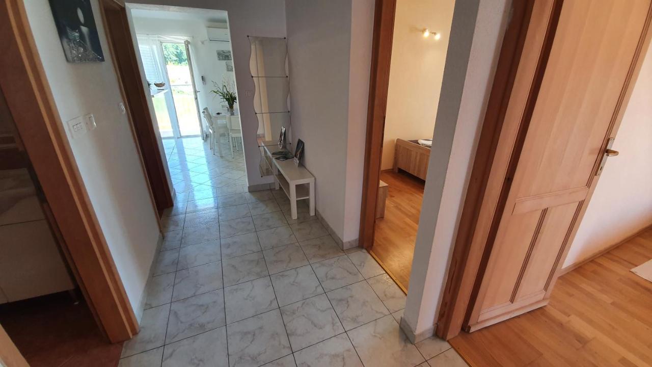 פג Apartments Miki מראה חיצוני תמונה