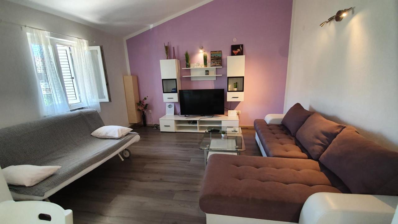 פג Apartments Miki מראה חיצוני תמונה