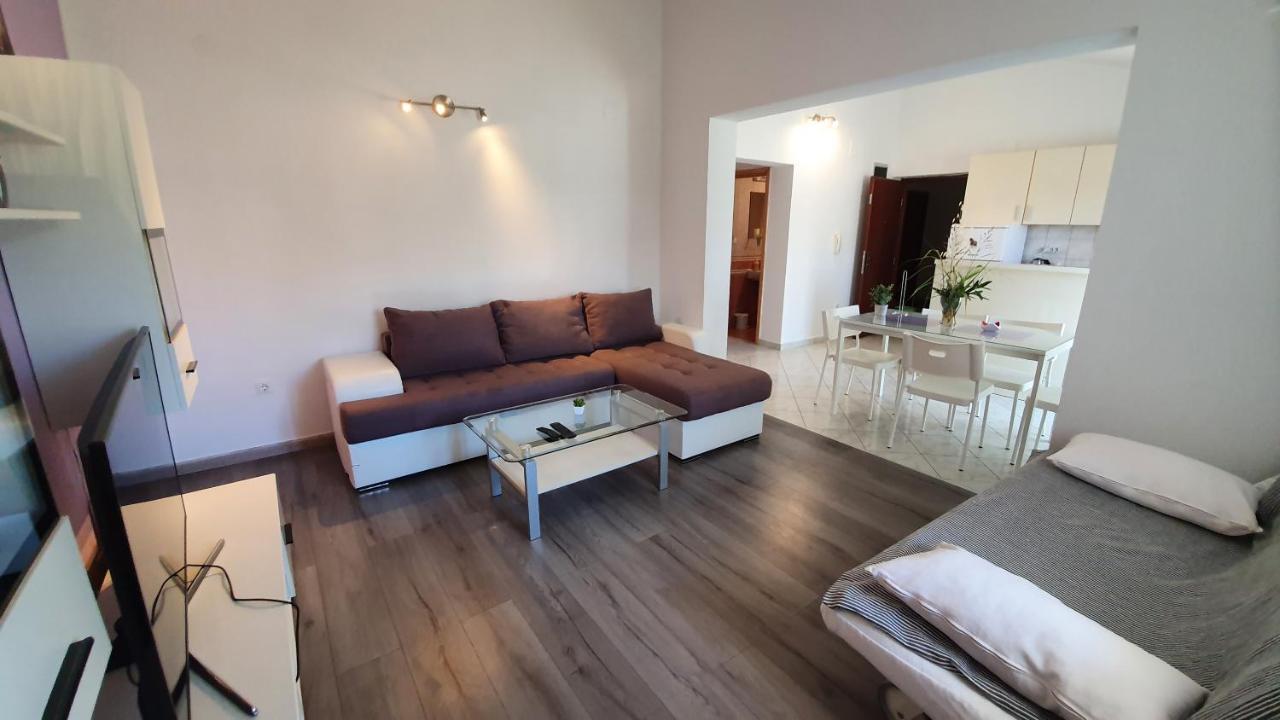 פג Apartments Miki מראה חיצוני תמונה