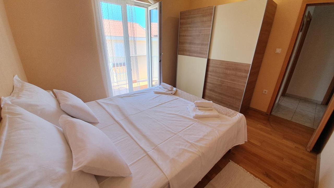 פג Apartments Miki מראה חיצוני תמונה