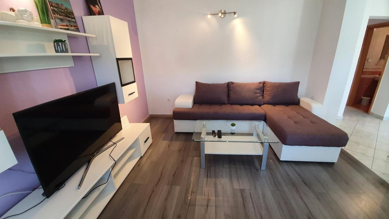 פג Apartments Miki מראה חיצוני תמונה