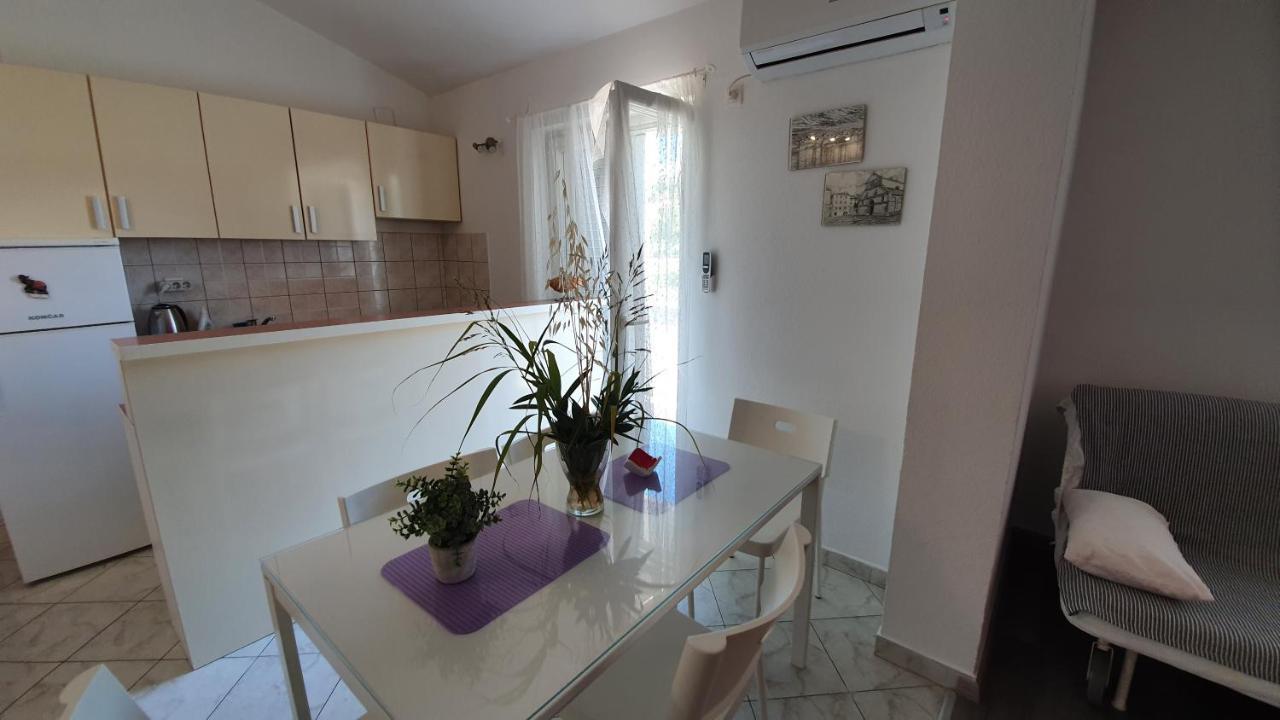 פג Apartments Miki מראה חיצוני תמונה