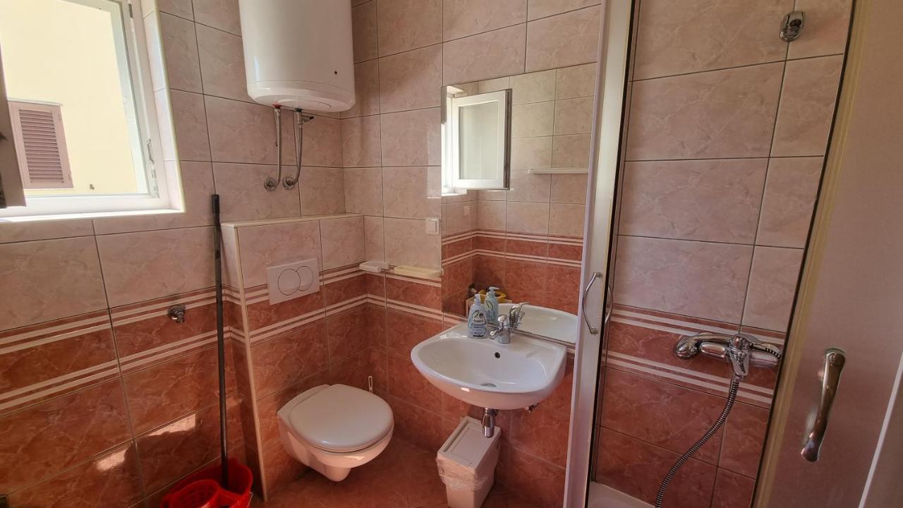 פג Apartments Miki מראה חיצוני תמונה