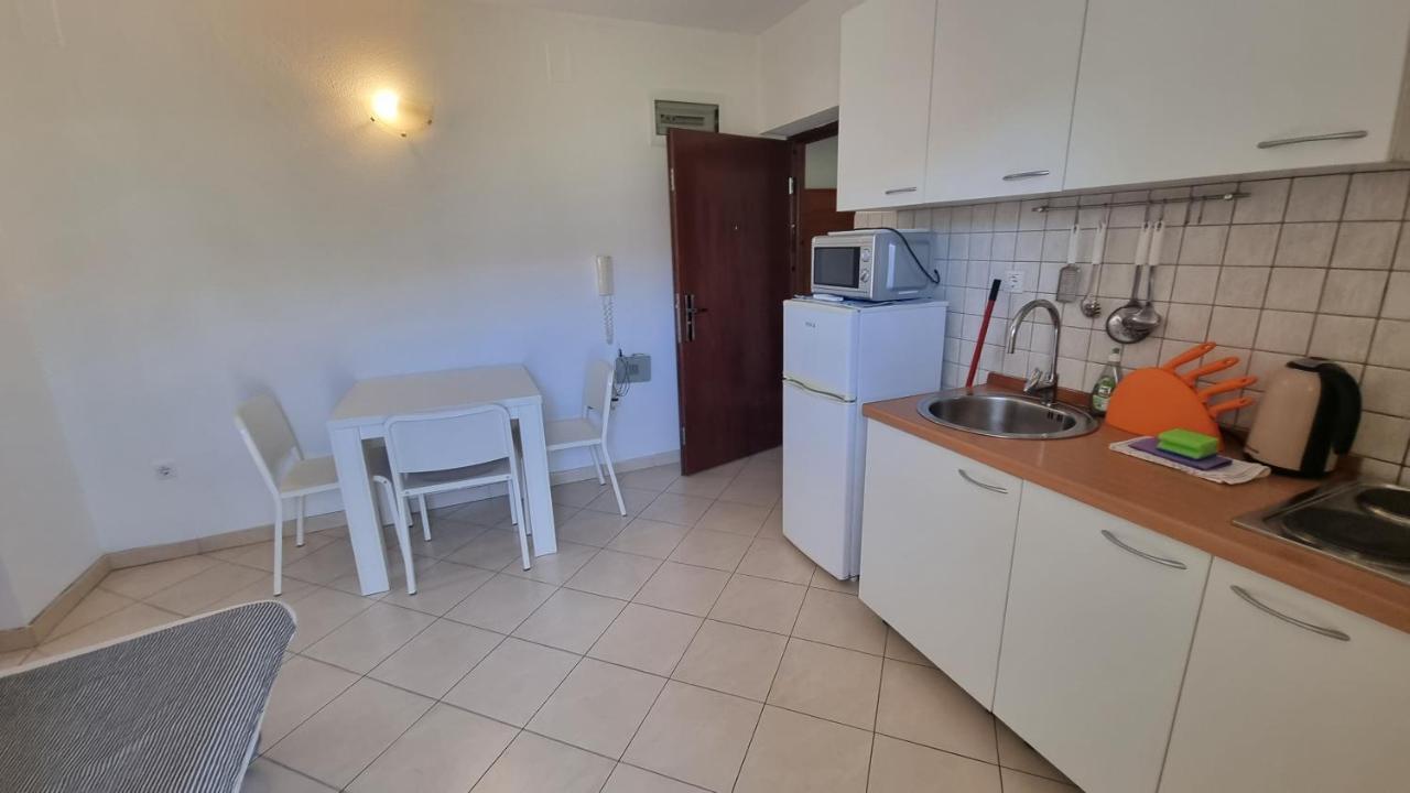 פג Apartments Miki מראה חיצוני תמונה