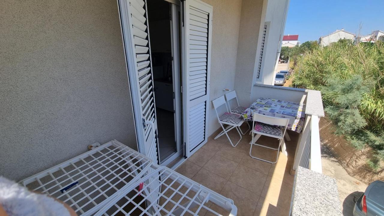 פג Apartments Miki מראה חיצוני תמונה
