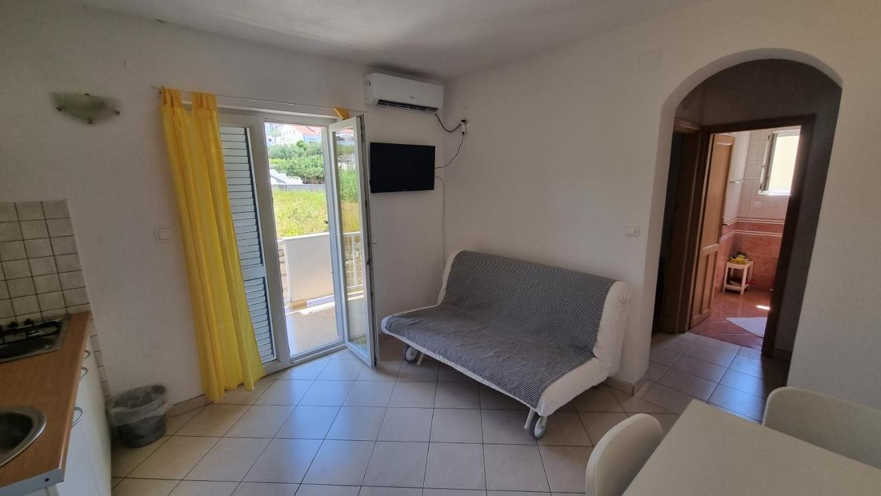 פג Apartments Miki מראה חיצוני תמונה