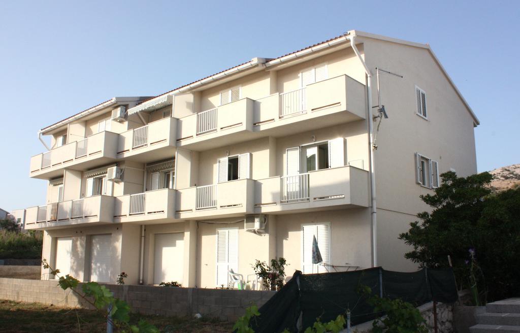 פג Apartments Miki מראה חיצוני תמונה
