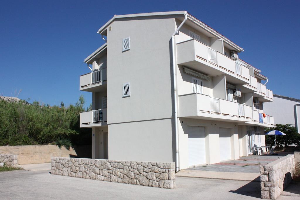 פג Apartments Miki מראה חיצוני תמונה