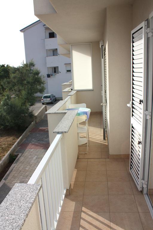 פג Apartments Miki מראה חיצוני תמונה