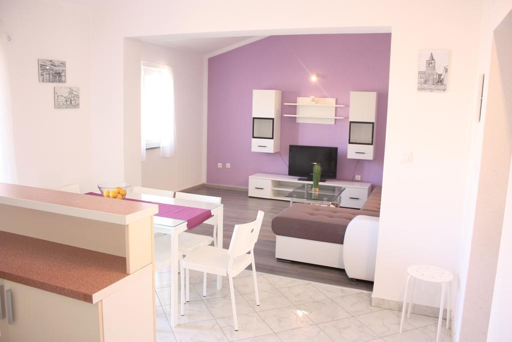 פג Apartments Miki מראה חיצוני תמונה